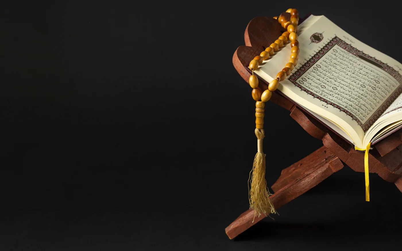 Student learning Quran during an online class